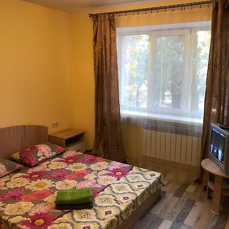 Киев Сдам Посуточно Ул Доброхотова 28 Daily Rent Kyiv St Dobrokhotova 28 Daire Dış mekan fotoğraf